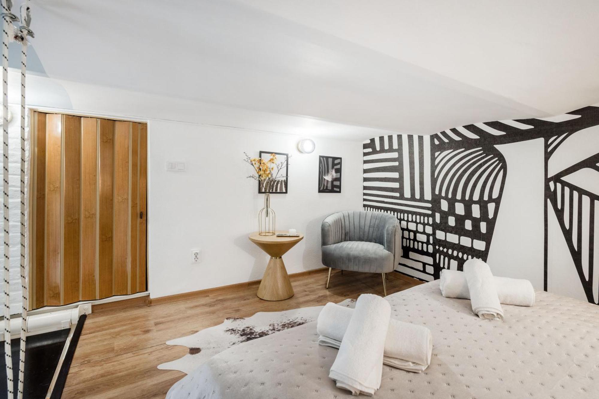 & Spacious Near Gozsdu Court, Quiet With Ac * Budapesta