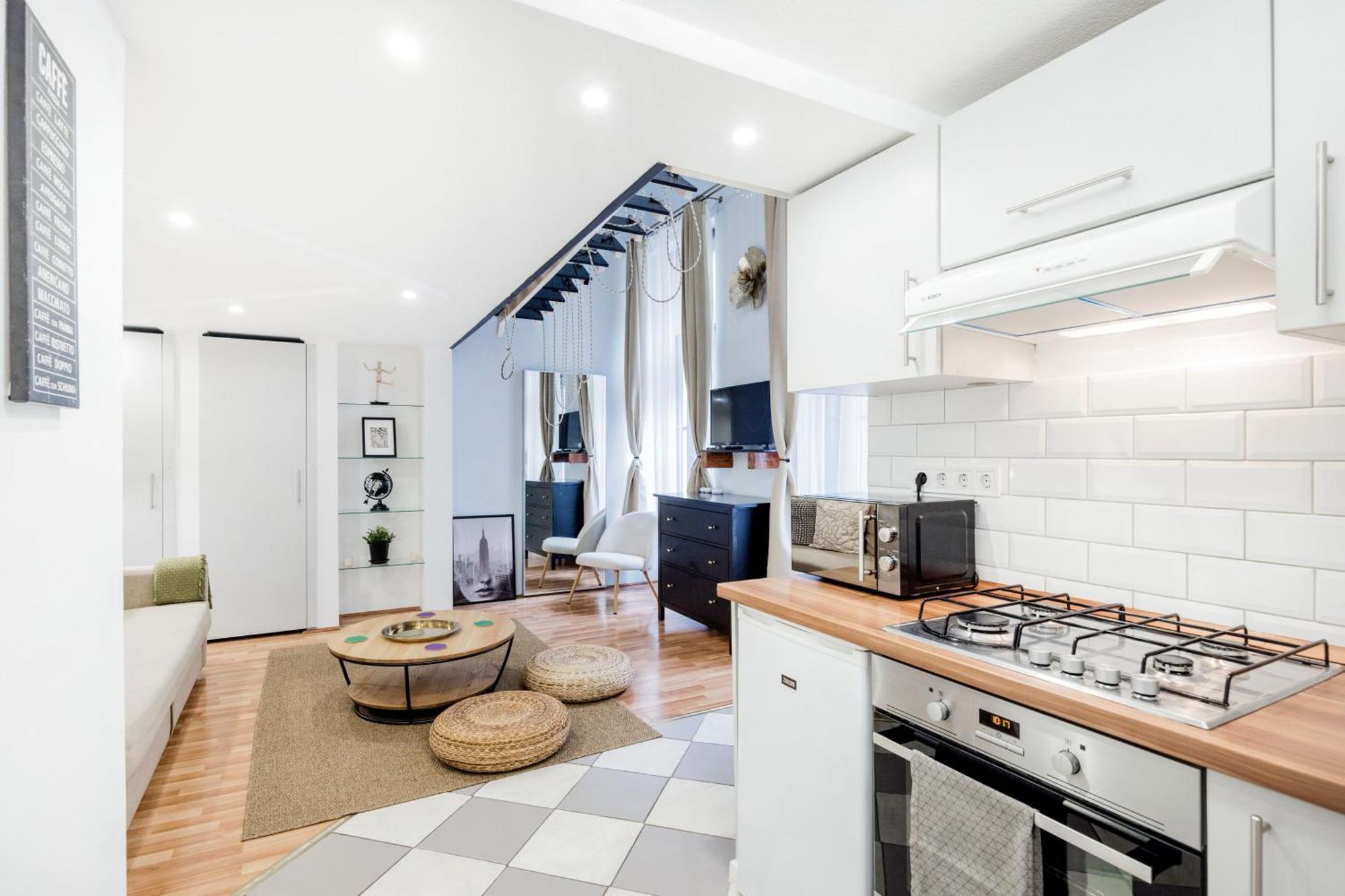 & Spacious Near Gozsdu Court, Quiet With Ac Apartament Budapesta