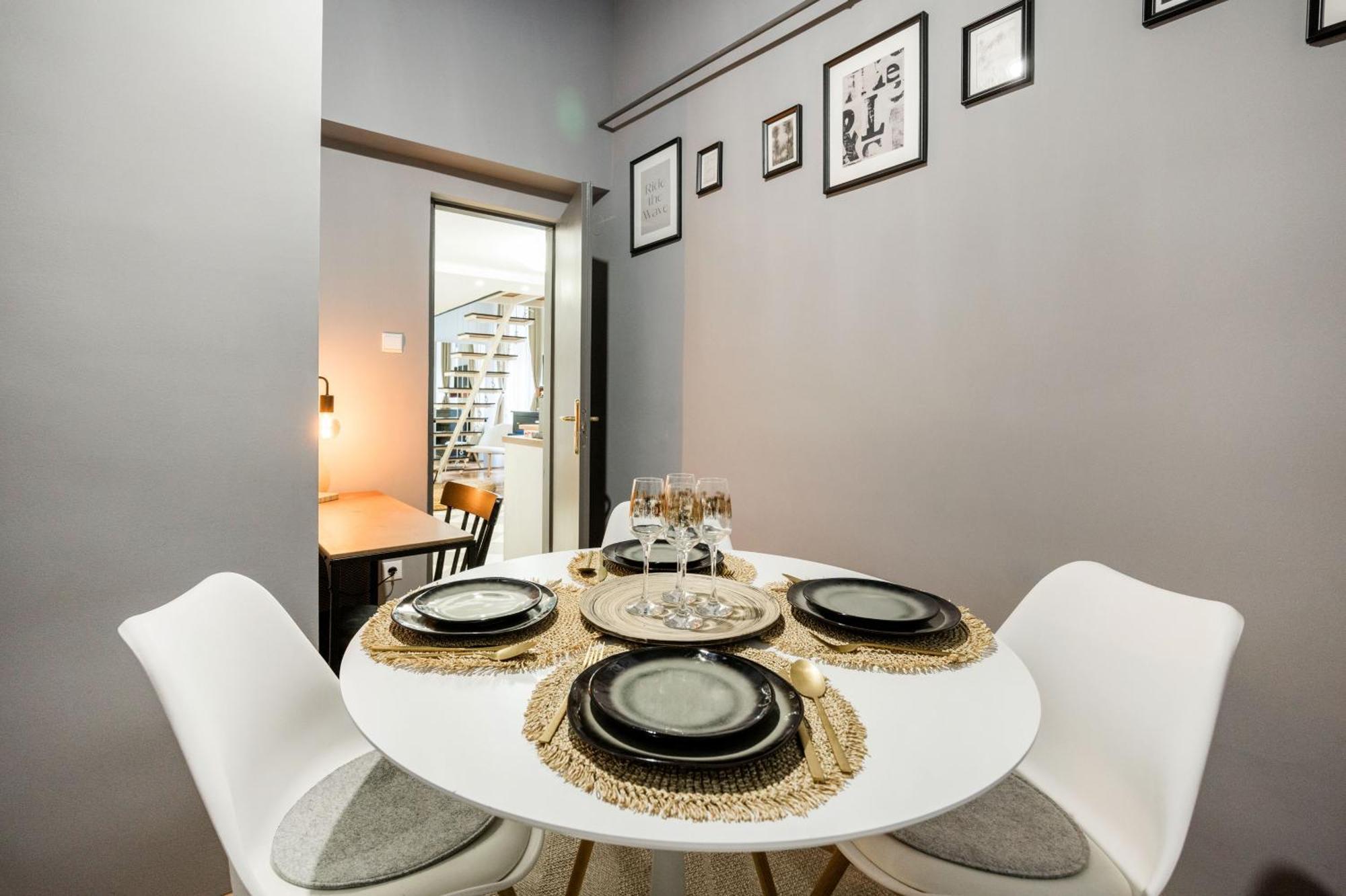 Apartament & Spacious Near Gozsdu Court, Quiet With Ac Budapesta