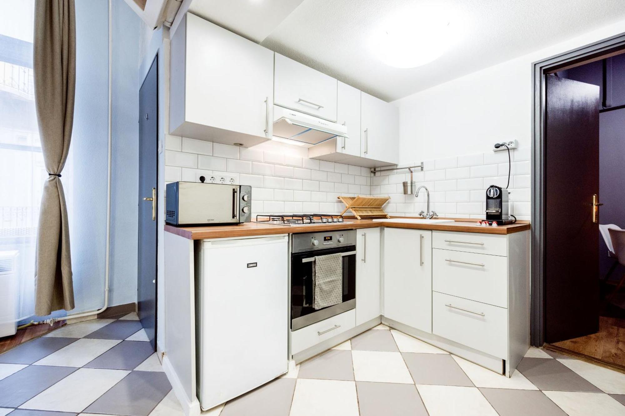 Lejlighed & Spacious Near Gozsdu Court, Quiet With Ac
